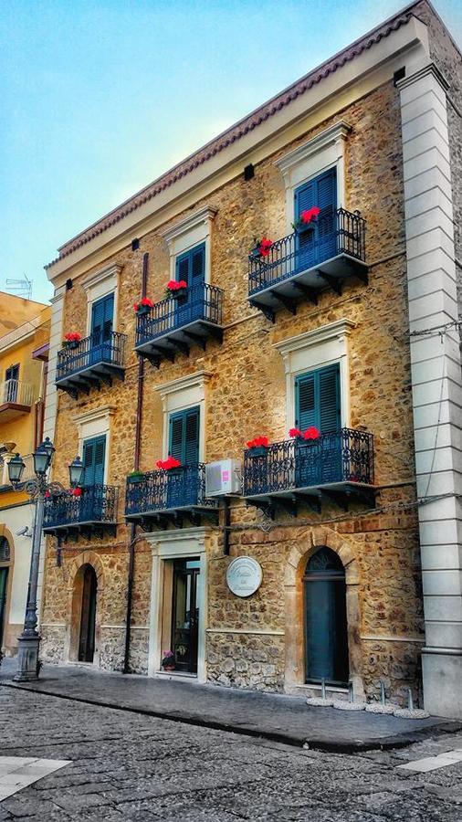 Bed and Breakfast Il Portico Dei Normanni Butera Exterior foto